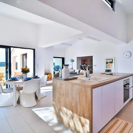 Petites Maures, Meerblick Und Eigener Pool Ferienhaus