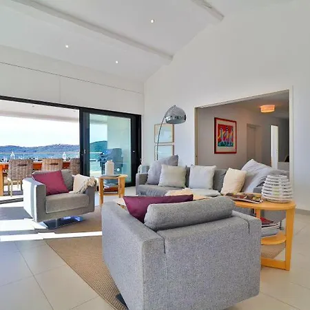 Modernes La Petite Maure Mit Pool, Meerblick, Familienfreundlich By Riviera Homelife Management Hébergement de vacances *